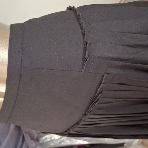 Vintage pleated mini skirt with hip yoke. Back invisible zipper. - Picture 2 of 4